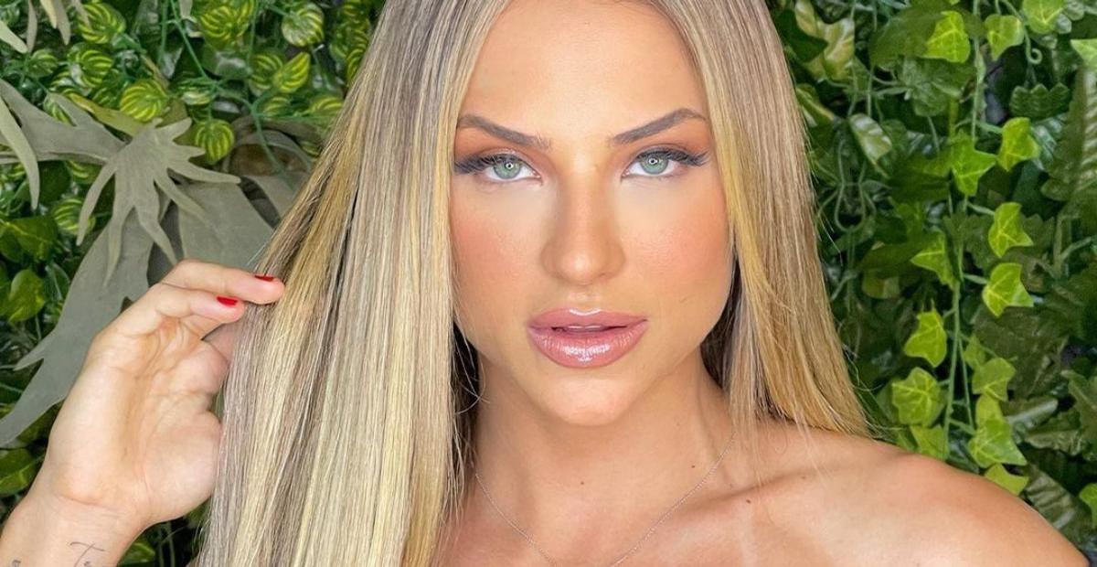De biquíni, Gabi Martins empina o bumbum e exibe corpão cheio de curvas: ”Bahia”