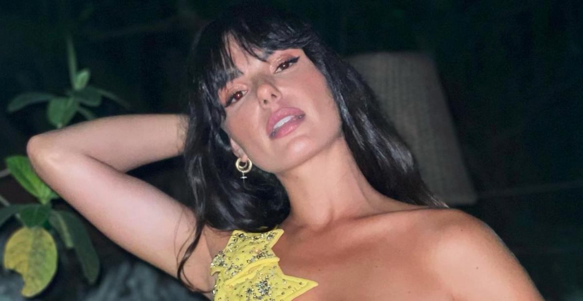 Isis Valverde eleva a temperatura ao posar de biquíni preto em Noronha: ”Sereia”