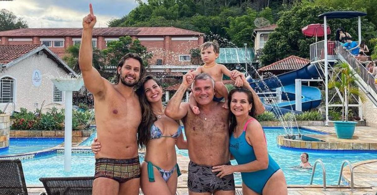 Kamilla Salgado surge coladinha com a família durante viagem: ”Férias mais que merecidas!”