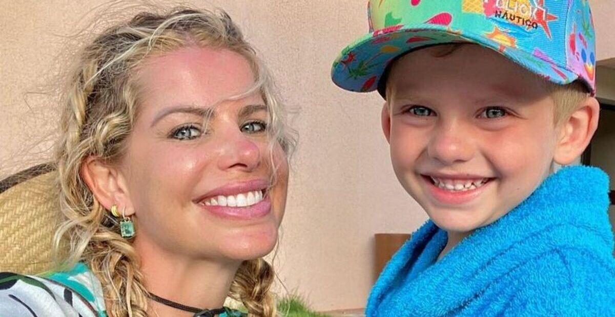 Karina Bacchi compartilha cliques ao lado da família: ”Um sorriso vale mais que mil palavras”