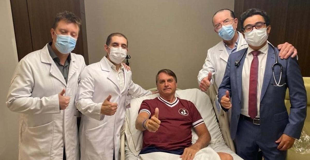 Presidente Jair Bolsonaro recebe alta após obstrução intestinal: ”Obrigado a todos”