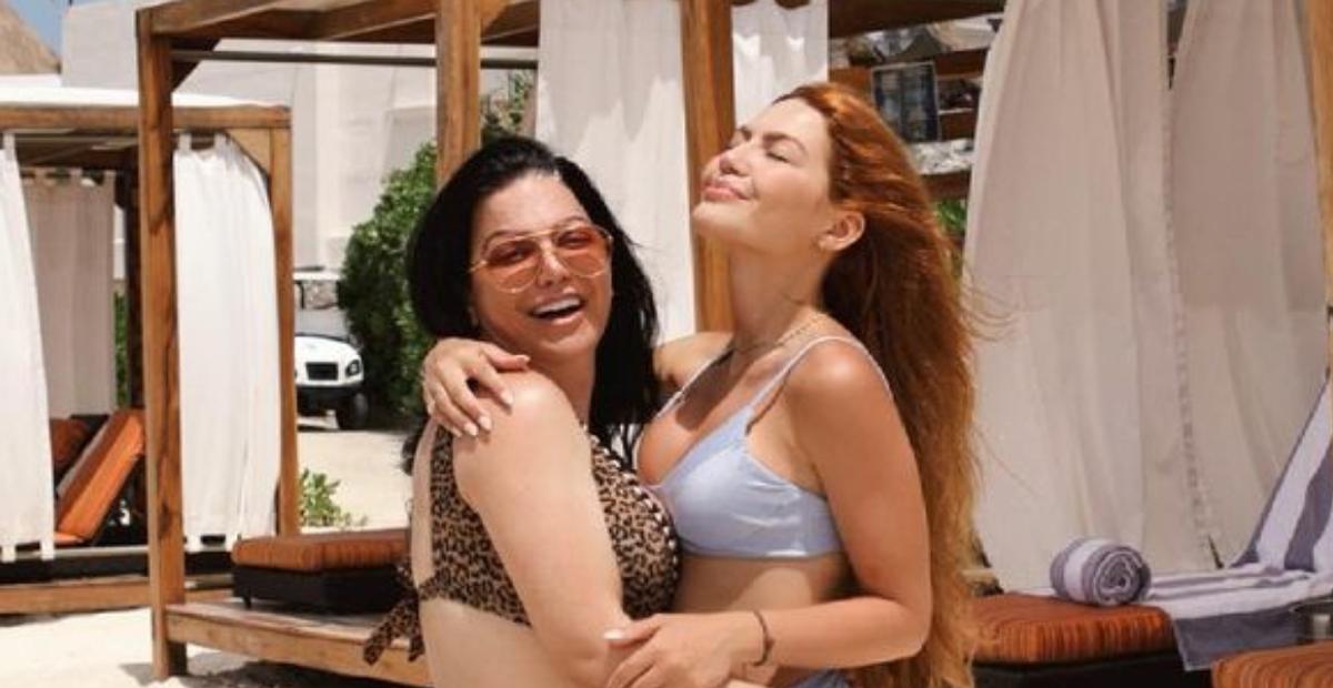 Sarah Poncio faz vídeo-chamada com a mãe internada em clínica psiquiátrica