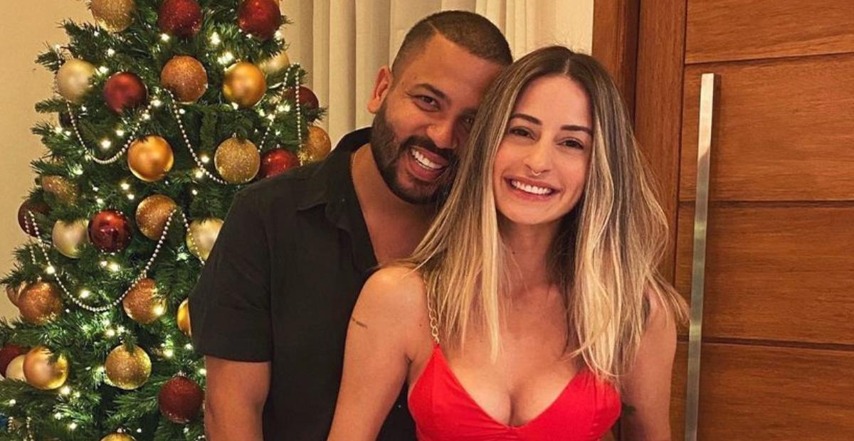 Tamy Contro curte tarde de sol ao lado de Projota em Fernando de Noronha