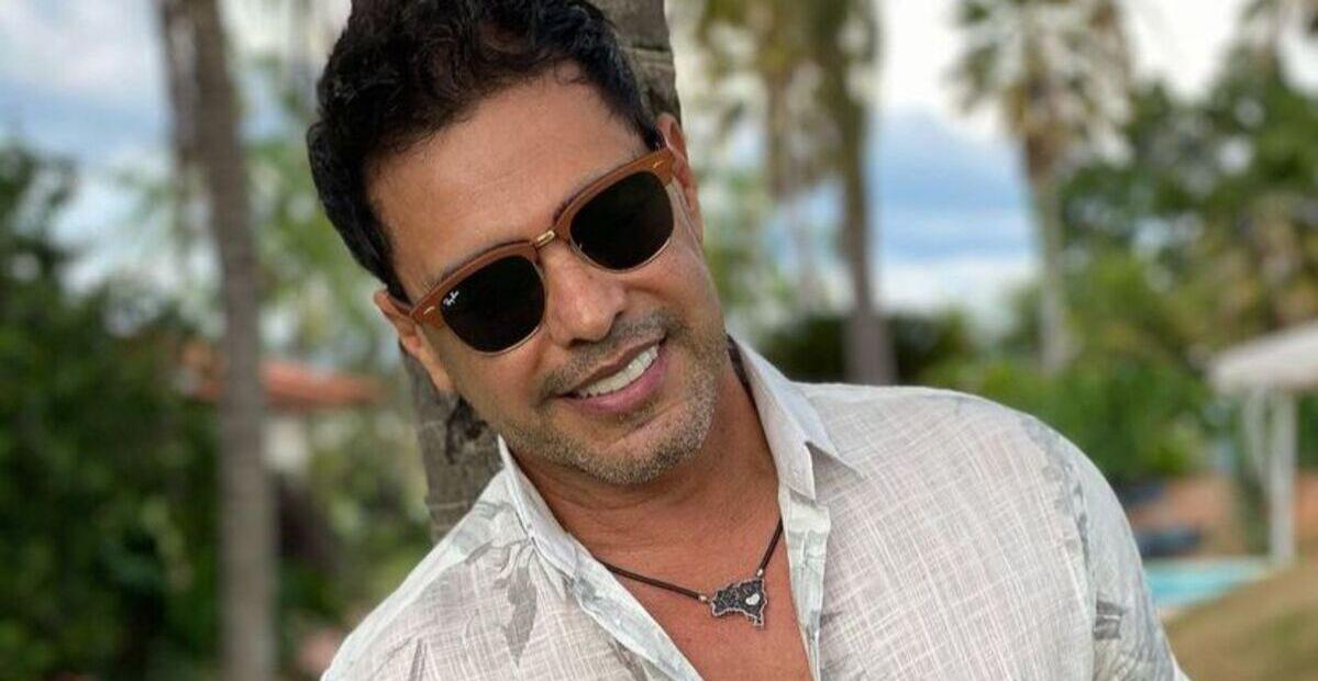 Zezé Di Camargo encanta os seguidores ao surgir ao lado do neto Joaquim