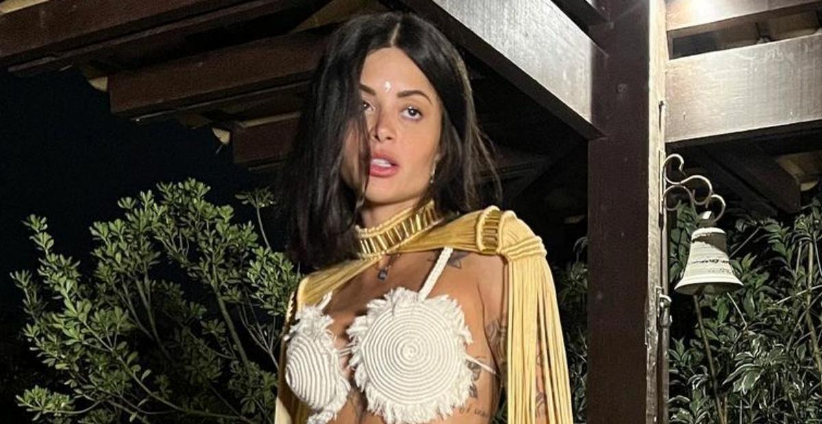 Aline Campos impressiona ao exibir abdômen trincado em Fernando de Noronha