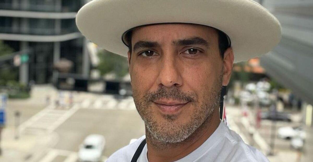 André Marques divide clique especial em dia de TBT e brinca: ”Do colegial pra vida”