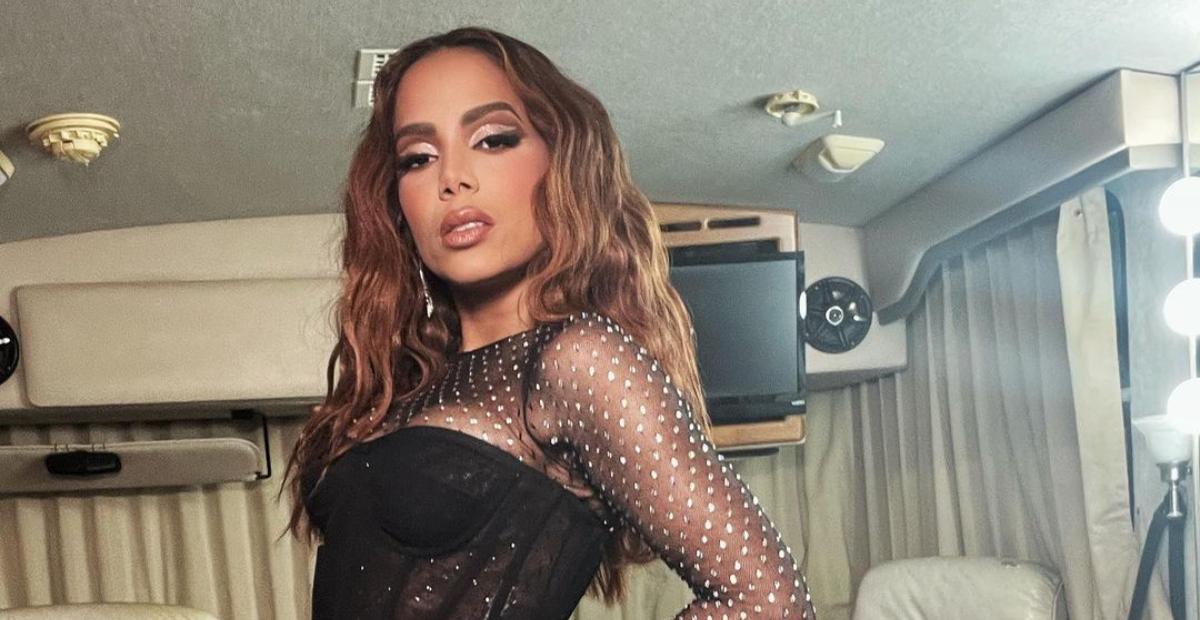 Anitta posta fotos lindas na neve e conquista a web: ”A cara da riqueza”
