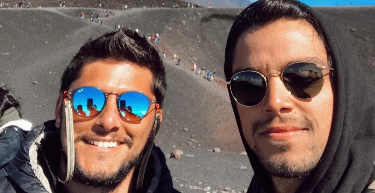 Bruno Gissoni comemora aniversário do irmão, Rodrigo Simas: ”Te amo”
