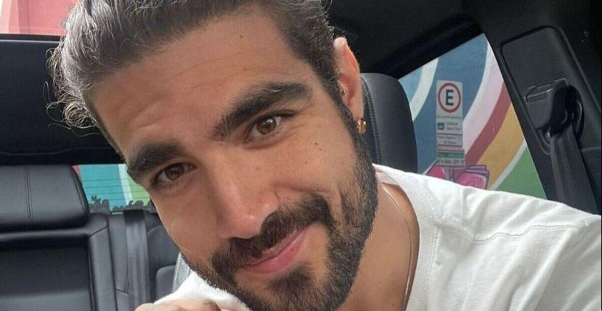 Caio Castro inicia 2022 com clique belíssimo em Fernando de Noronha