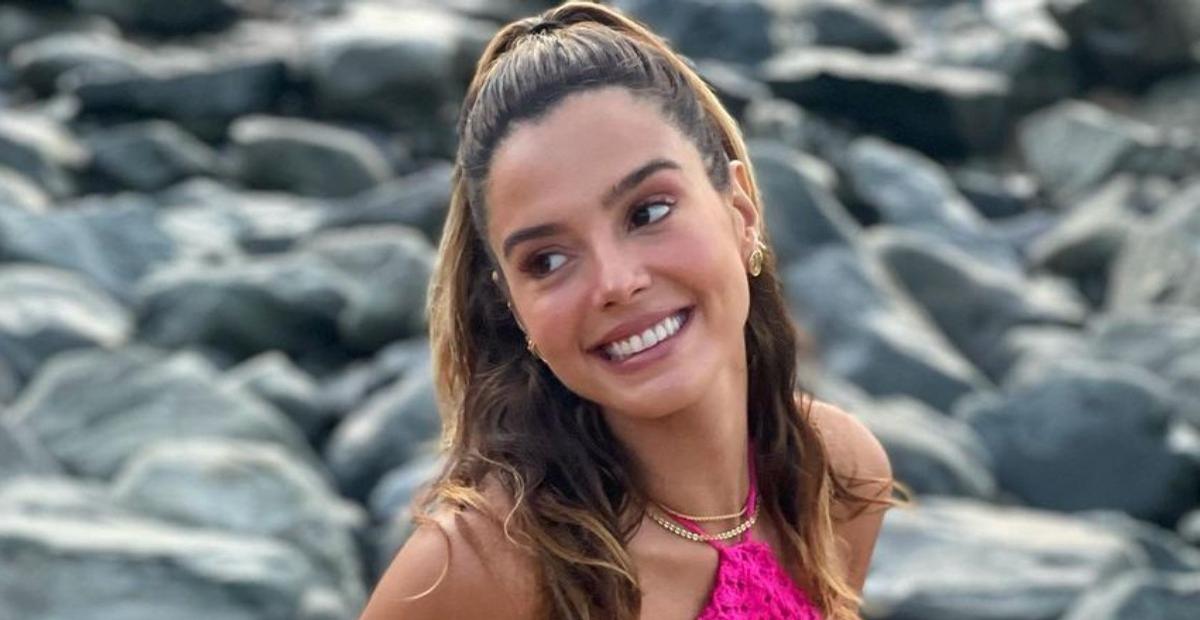 De biquíni, Giovanna Lancellotti posta cliques em cenário paradisíaco durante viagem: ”Tudo azul”
