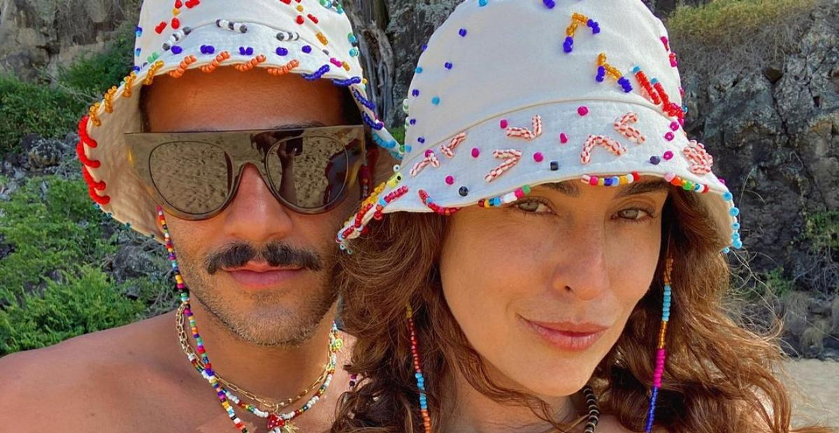 Fernanda Paes Leme aposta em biquíni verde para curtir Noronha com amigos