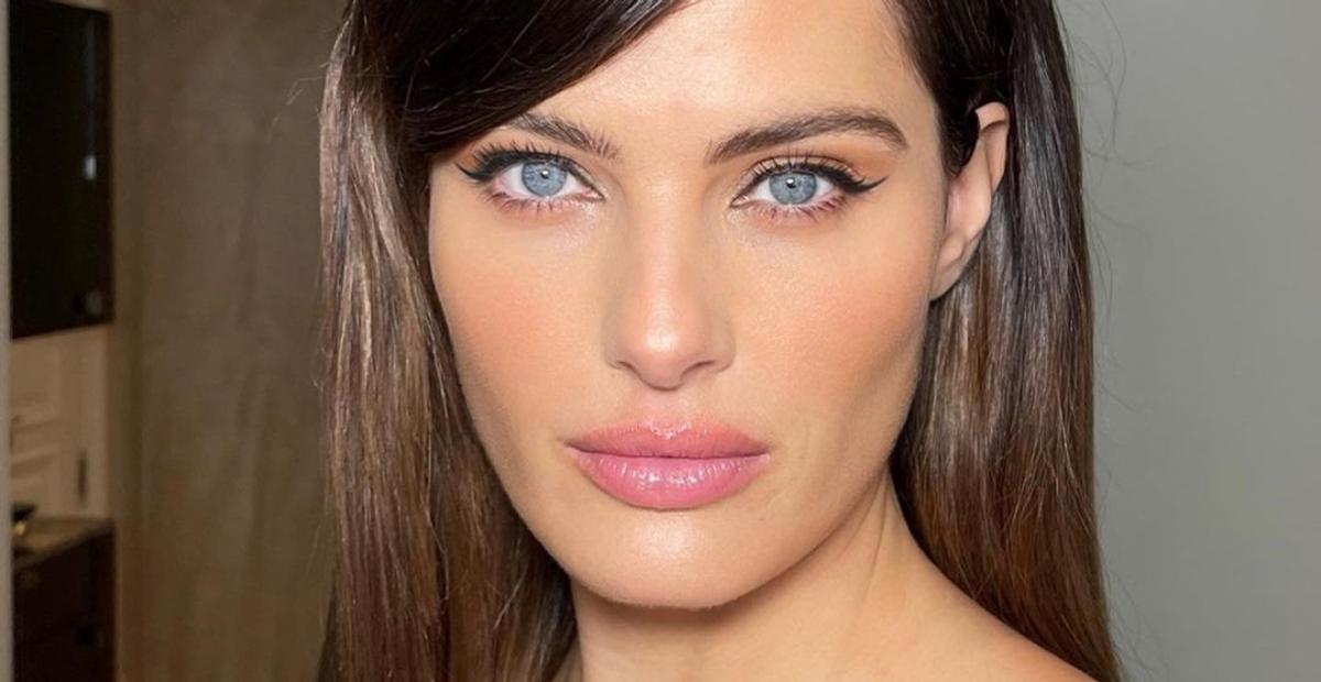 Isabeli Fontana arranca suspiros na piscina com biquíni mínimo: ”Que mulher!”