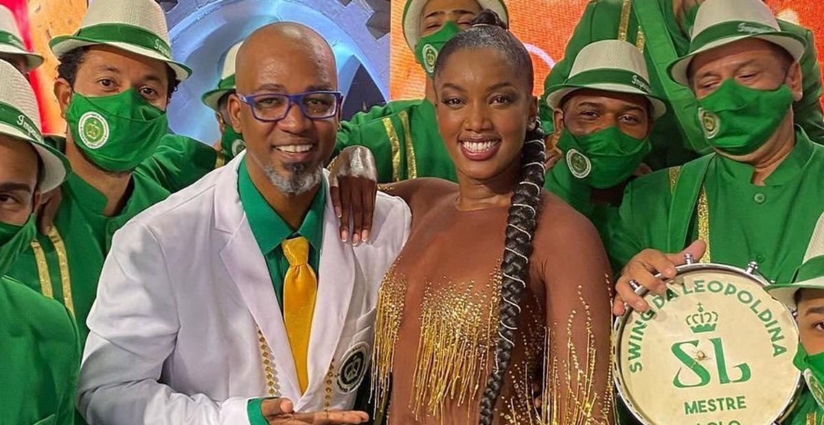 Iza celebra o aniversário do mestre da escola de samba Imperatriz Leopoldinense