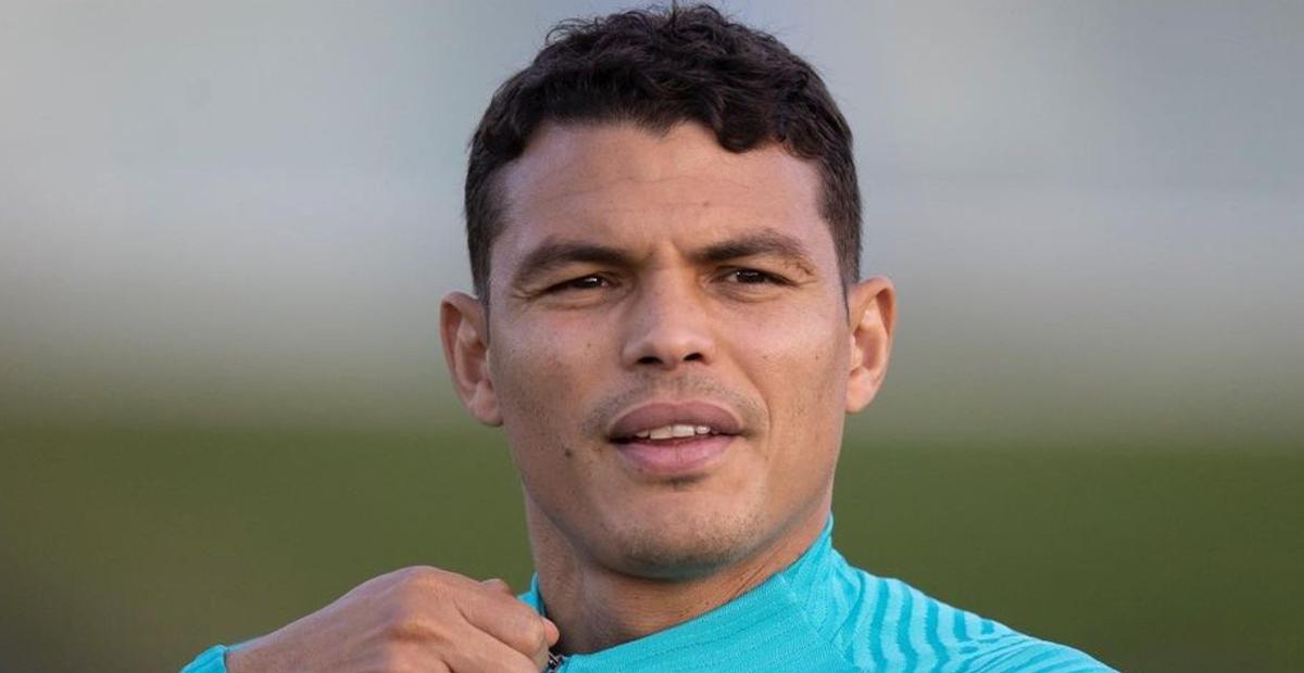 Jogador Thiago Silva é diagnosticado com covid-19 e cumpre isolamento em casa