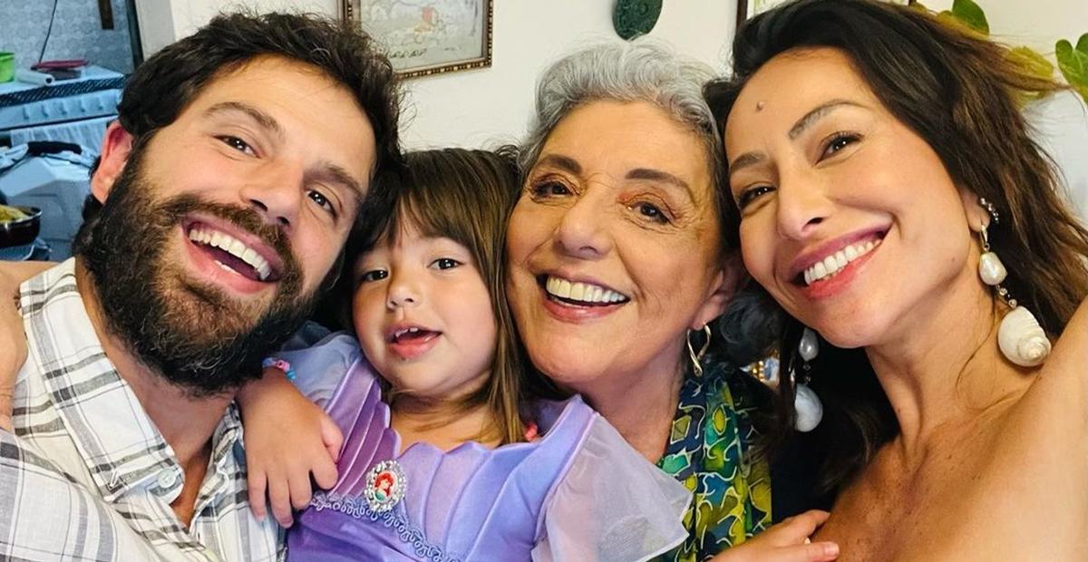 Leda Nagle completa 71 anos e reúne a família: ”Aniversário perfeito com os meus queridos”