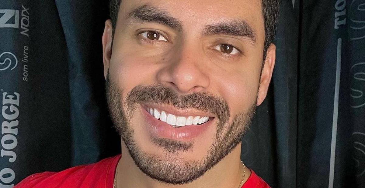 Rodolffo aproveita praia em Trancoso e shape sarado chama atenção da web: ”Gato demais”