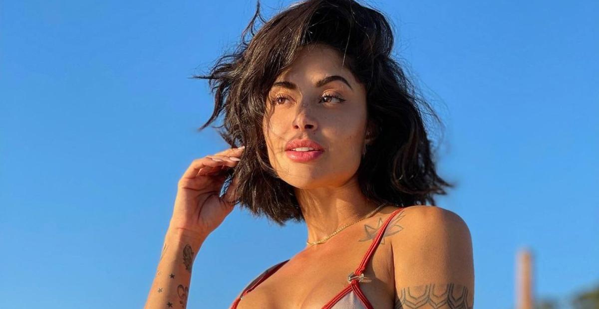 De férias em Noronha, Aline Campos exibe corpão durante passeio de barco e impressiona web
