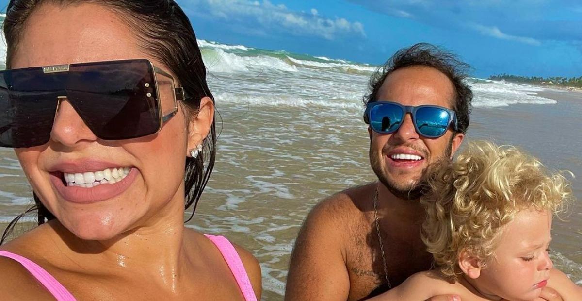 Andressa Ferreira exibe shape trincado em praia com a família: ”Ainda não voltei pra minha rotina”