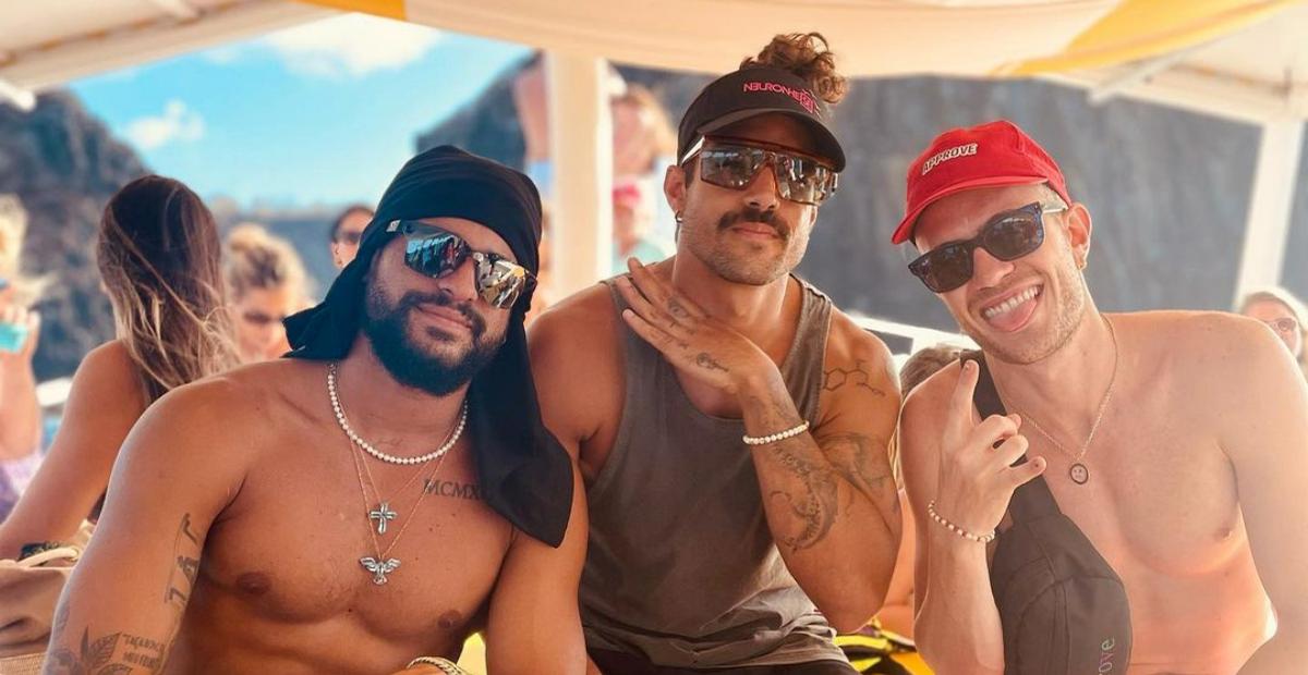 Caio Castro curte Fernando de Noronha na companhia de amigos