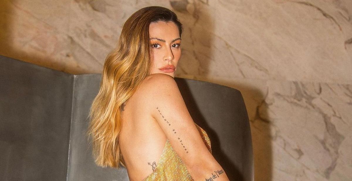 Com vestido curtíssimo brilhante, Cleo eleva temperatura na web: ”Uau, é muito maravilhosa”