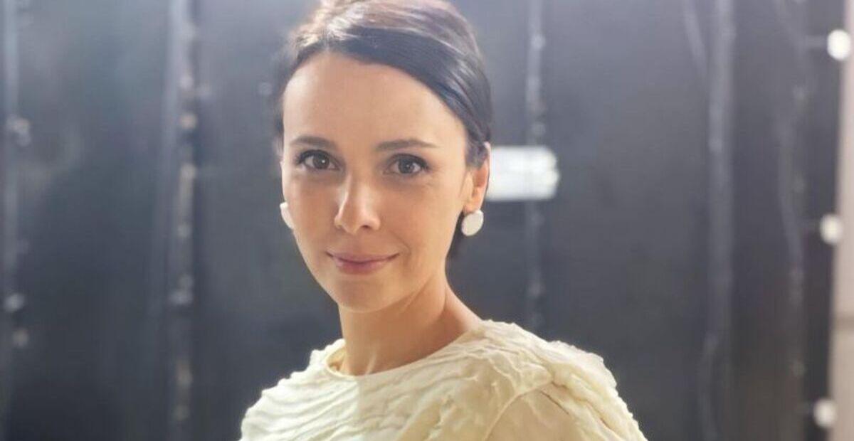 Débora Falabella celebra terceira dose da vacina contra a Covid-19