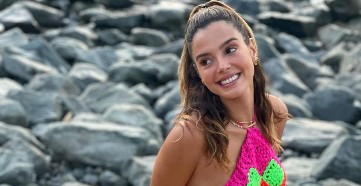 Giovanna Lancellotti exibe momentos divertidos ao lado de amigos em Noronha
