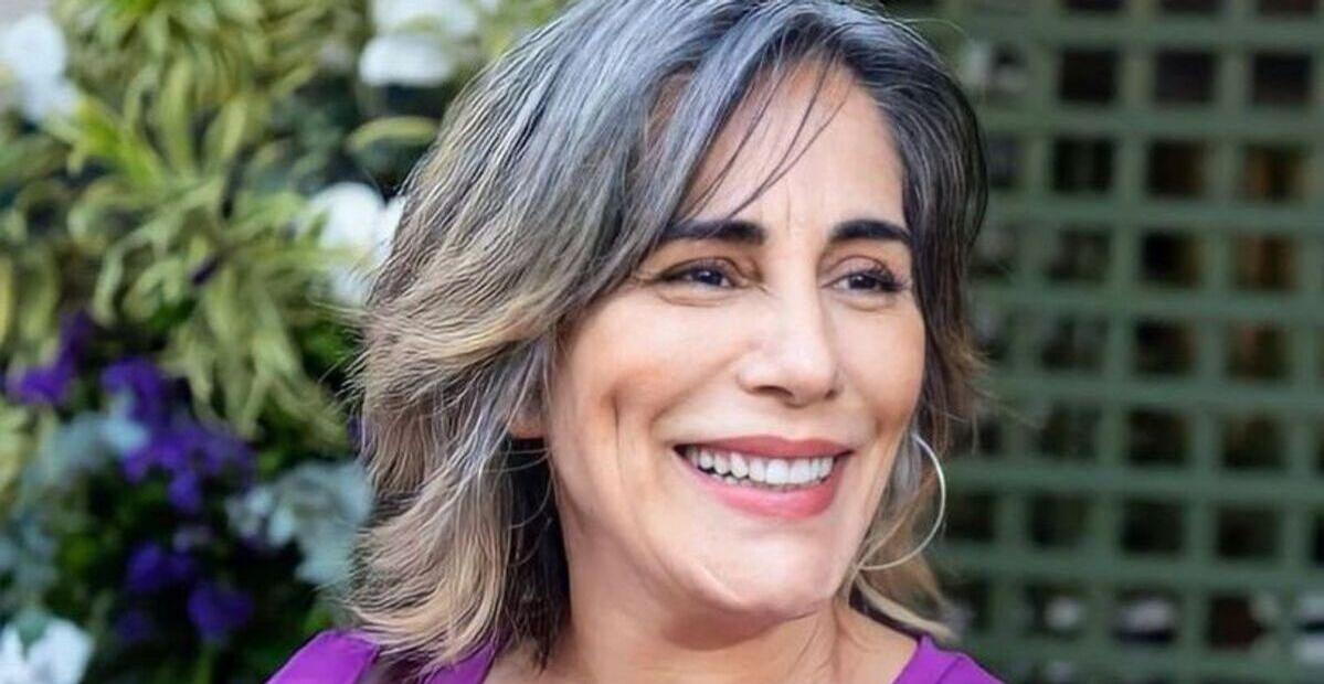Gloria Pires recebe a terceira dose da vacina contra a covid-19