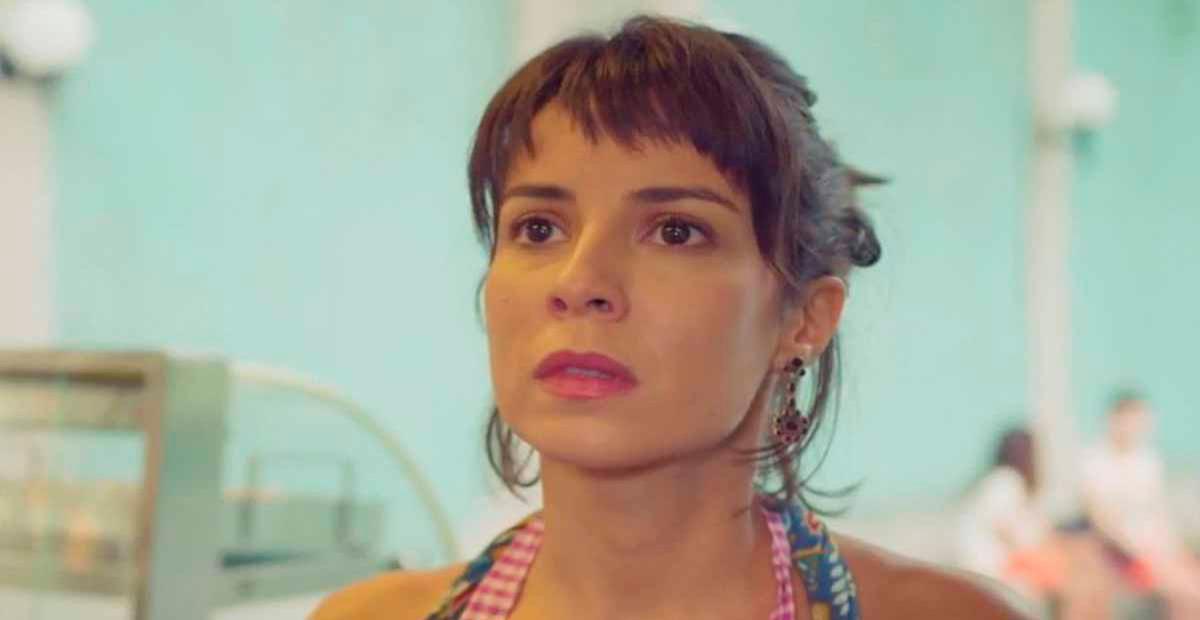 Lara perde a linha e trai o marido em ‘Um Lugar ao Sol’