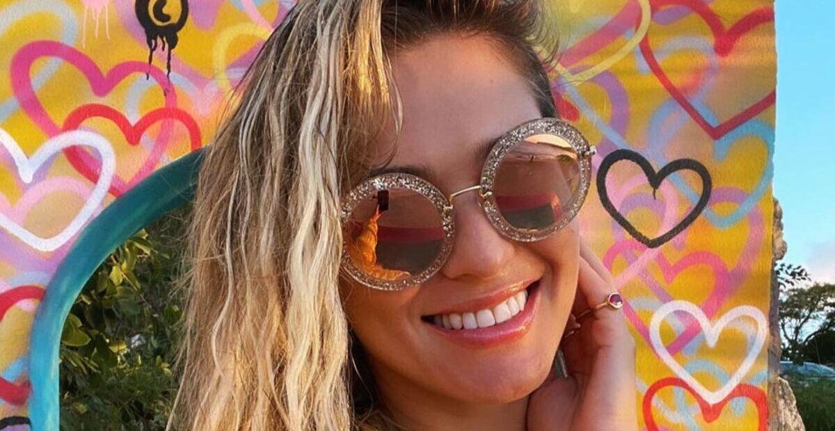De canga aberta, Lívia Andrade ostenta pernão em mansão no Caribe