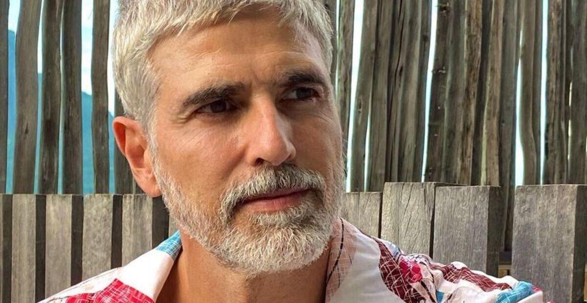 Reynaldo Gianecchini arranca suspiros ao posar para novos cliques de frente ao mar