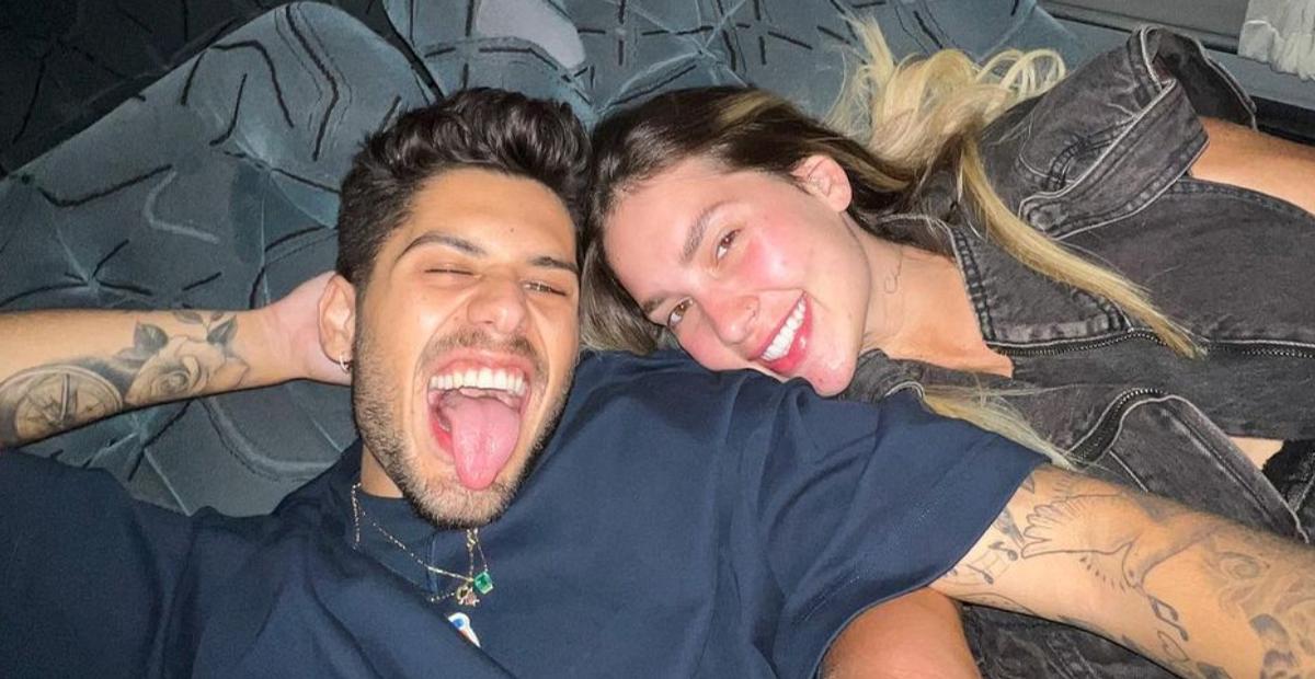 Virginia Fonseca troca chamego com Zé Felipe em jatinho: ”Meu gato”