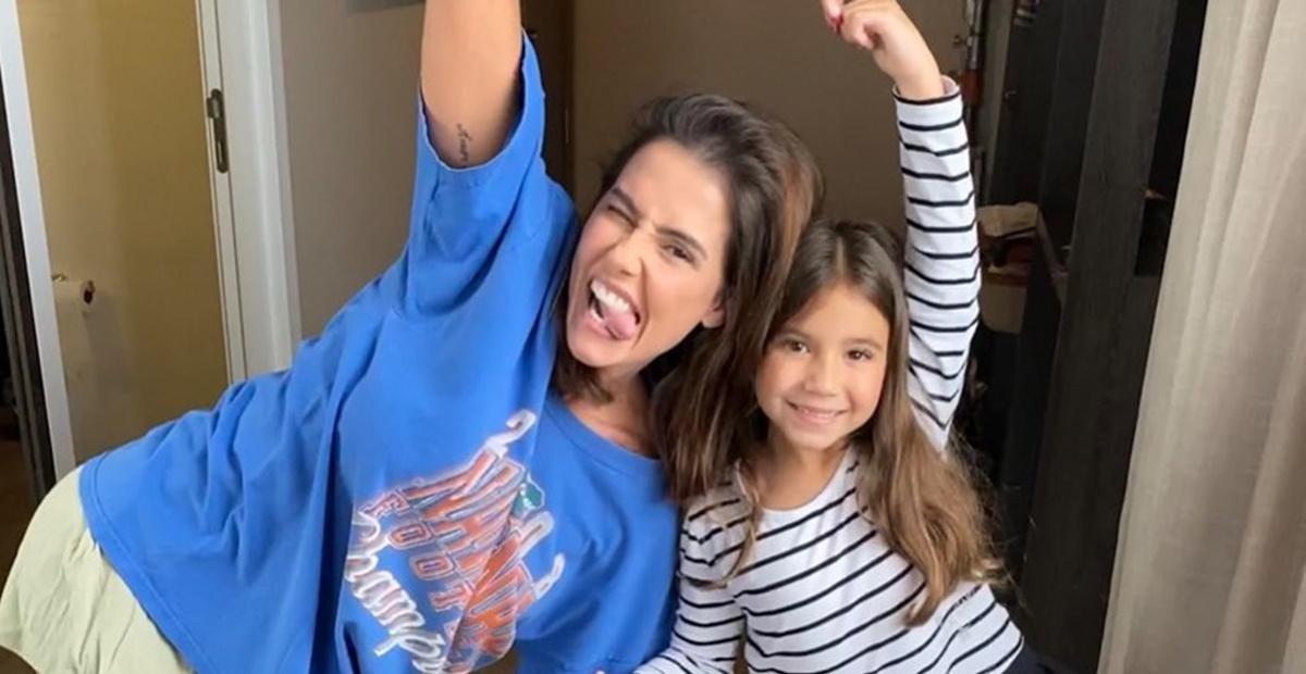 Deborah Secco mostra a filha banguela e se derrete: ”Um momento tão especial”