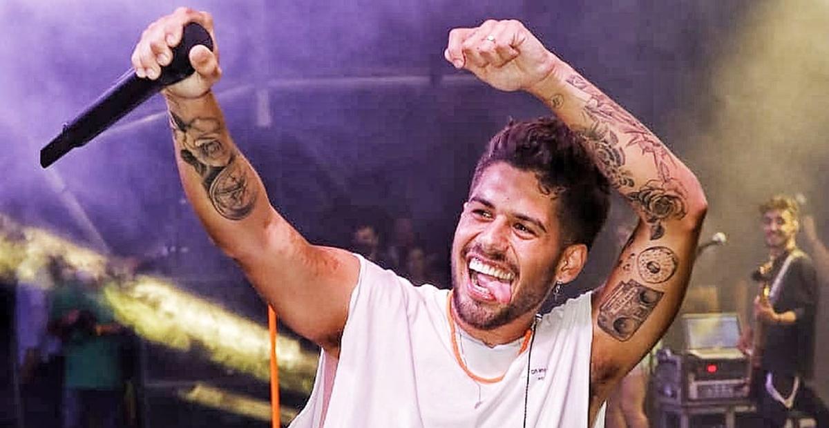 Zé Felipe faz show para 40 mil pessoas em Angra dos Reis e recebe sua esposa no palco