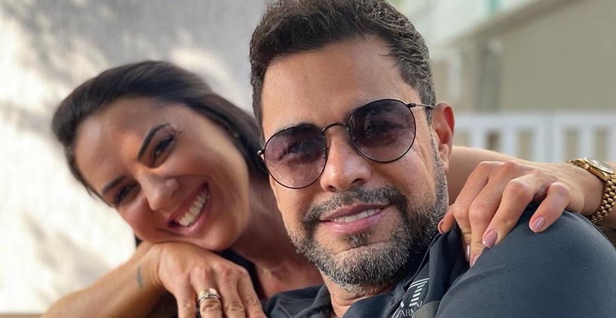 Zezé Di Camargo posta clique romântico com Graciele Lacerda: ”Seu colo é meu lugar favorito”