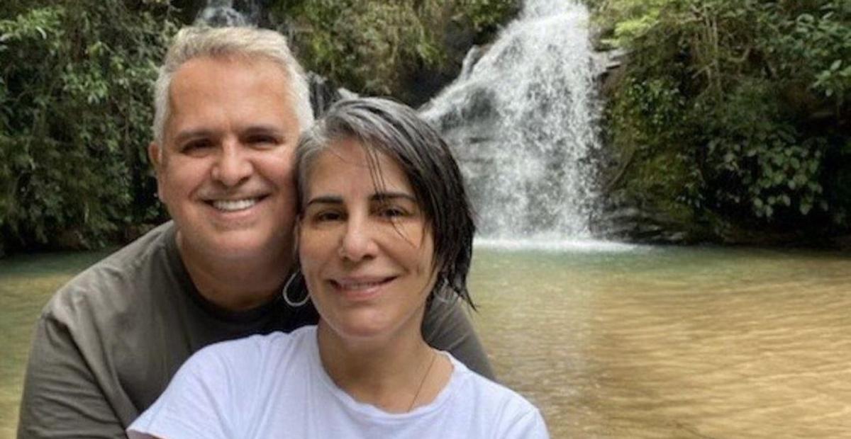 Gloria Pires posta clique romântico com Orlando Morais: ”Meu vício”