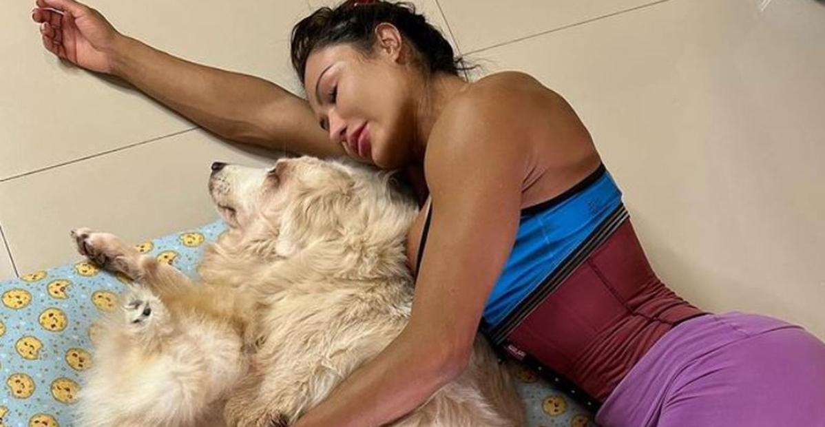 Gracyanne Barbosa se despede de sua cachorra após quase 15 anos de parceria: ”Descanse, filha”
