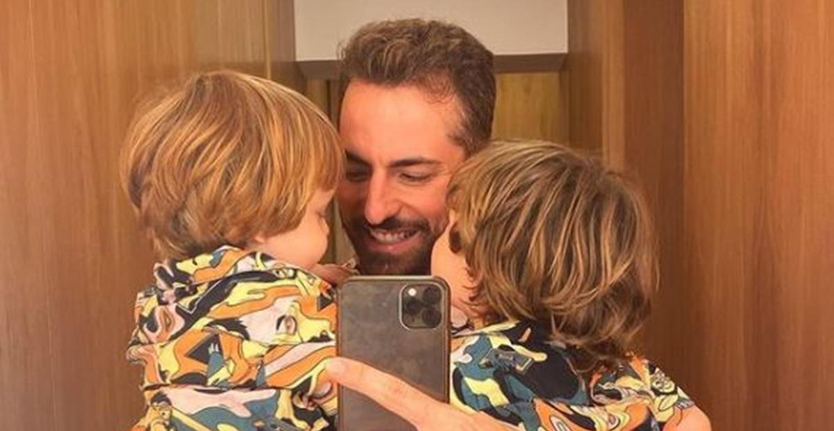 Thales Bretas se diverte ao lado dos filhos: ”Começaram o dia querendo seguir carreira de médico”