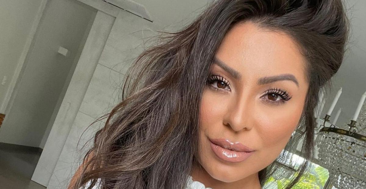 Andressa Ferreira esbanja beleza ao surgir com biquíni fininho: ”Maravilhosa!”