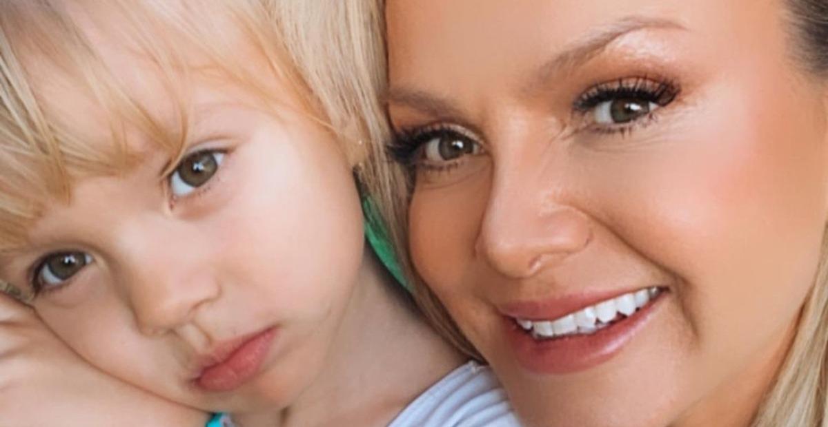 Eliana se derrete ao surgir no maior chamego com a filha, Manuela, e ganha elogio da pequena