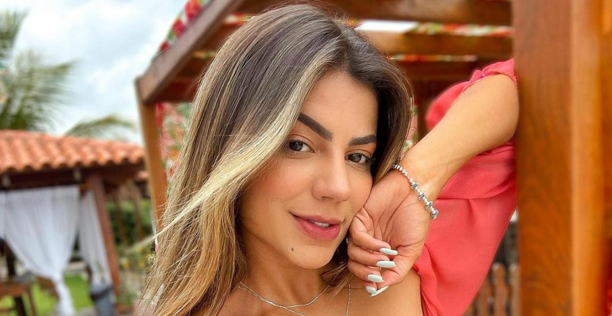 Hariany Almeida esbanja corpão ao posar com maiô decotado: ”Maravilhosa!”