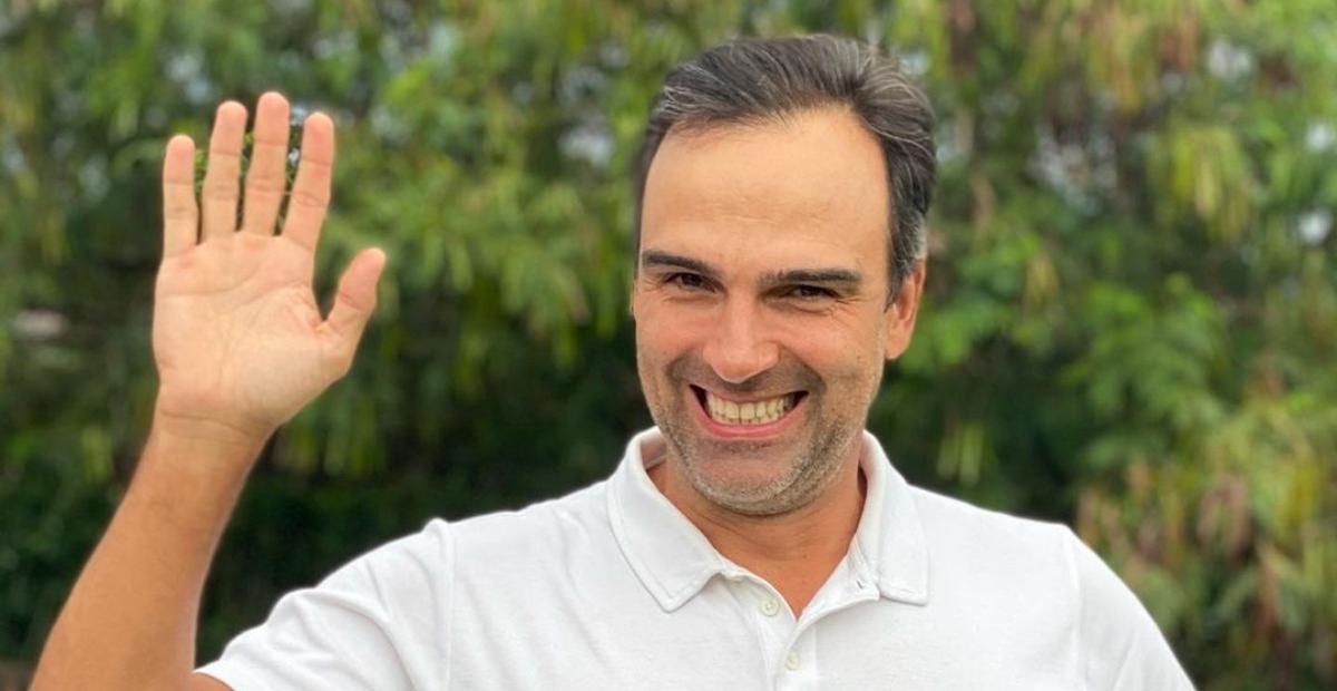 Spoiler! Tadeu Schmidt dá novas dicas sobre os participantes do BBB22