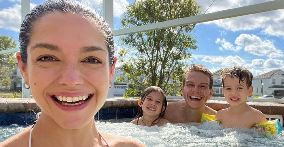 Thais Fersoza, Michel Teló e os filhos surgem curtindo dia especial na Disney