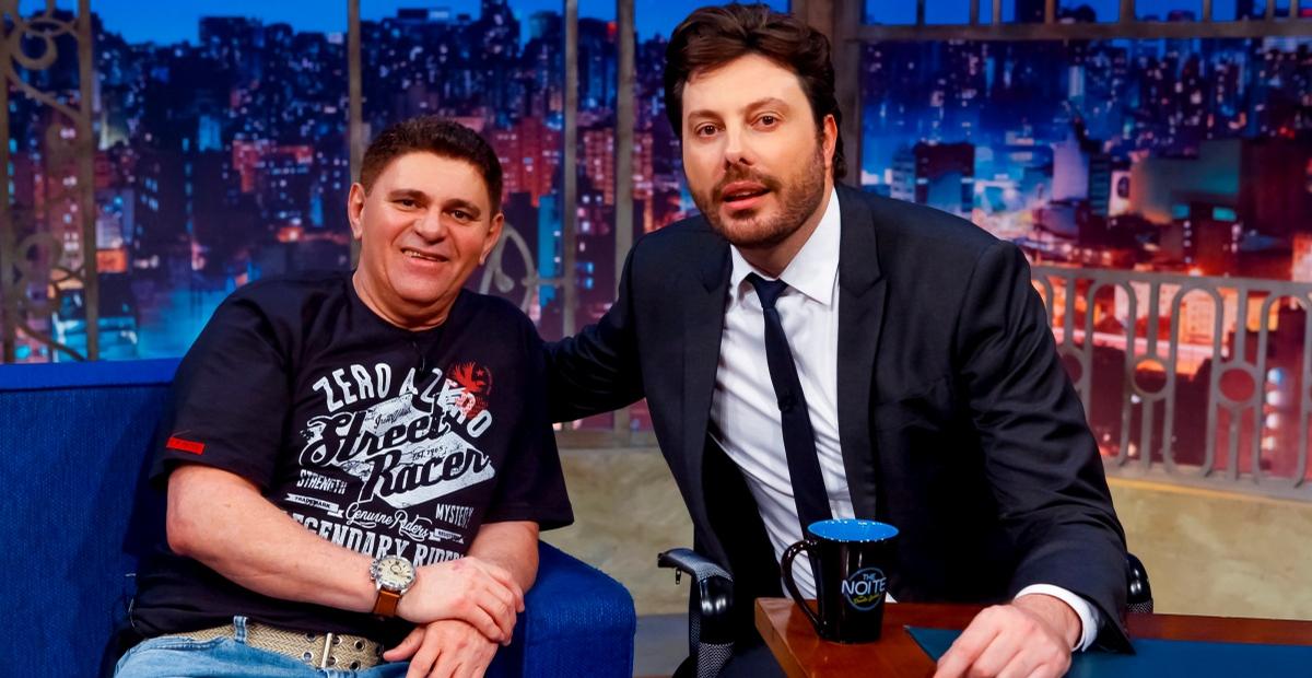 ‘The Noite’ reexibe entrevista com o humorista Ivan Gomes, o Batoré