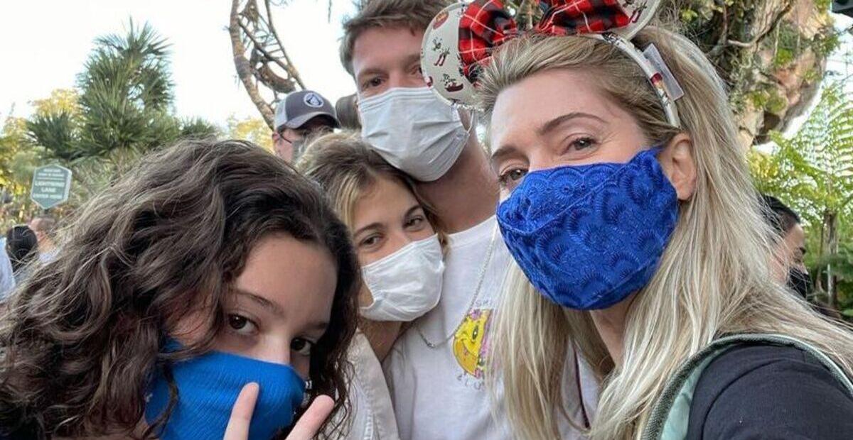 Leticia Spiller compartilha novos registros da viagem em família em Orlando