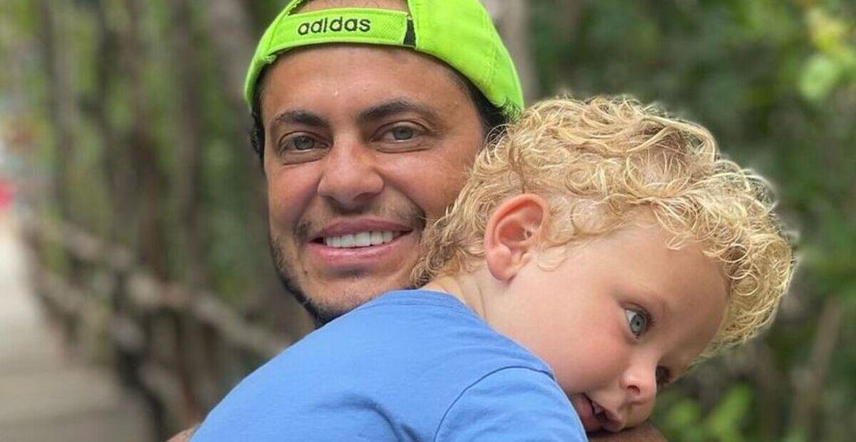 De férias, Thammy Miranda compartilha novos cliques com o pequeno Bento em Porto de Galinhas