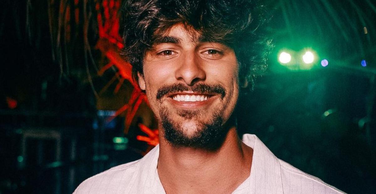 Bruno Montaleone se despede das férias em Noronha revelando álbum de fotos da viagem