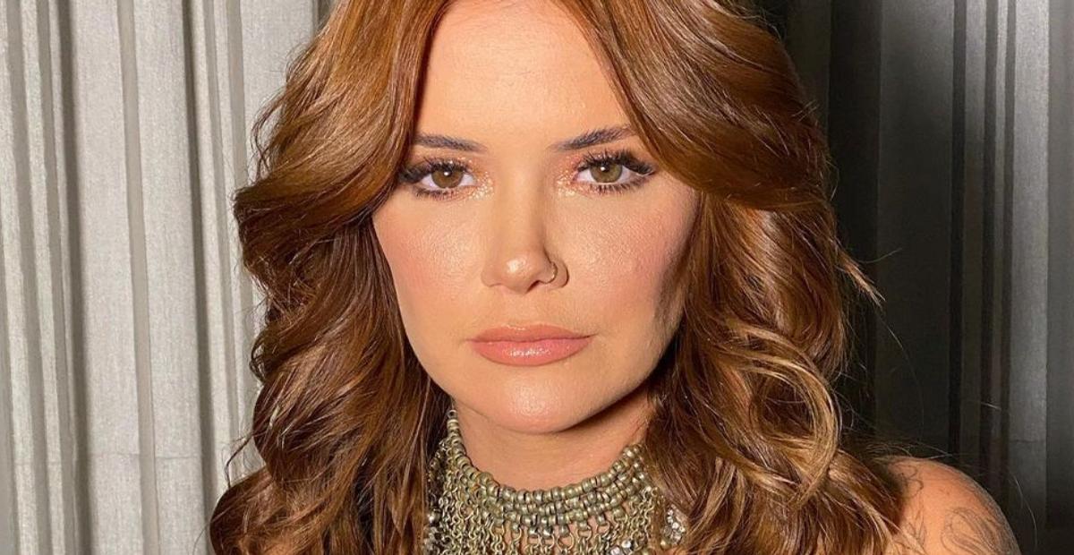 De biquíni, Marcela McGowan é clicada pela namorada e corpo escultural rouba a cena na web