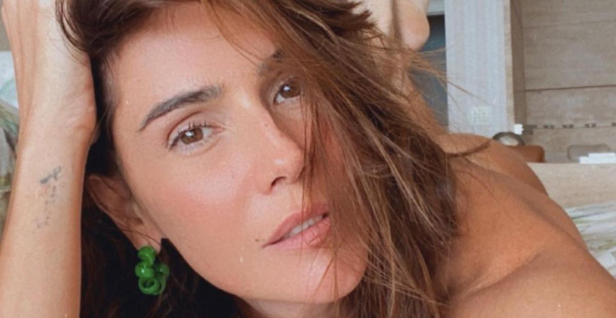 De look curtinho, Deborah Secco rebola em vídeo e rouba a cena ao mostrar barriga sarada: ”Deusa”