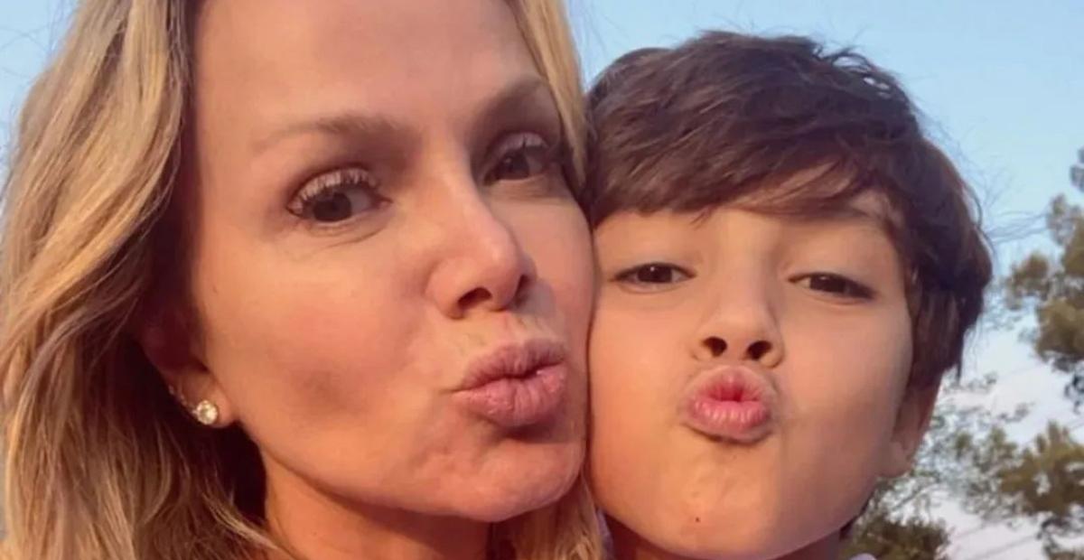 Eliana posta sequência de fotos ao lado do filho, Arthur: ”Momentos especiais”