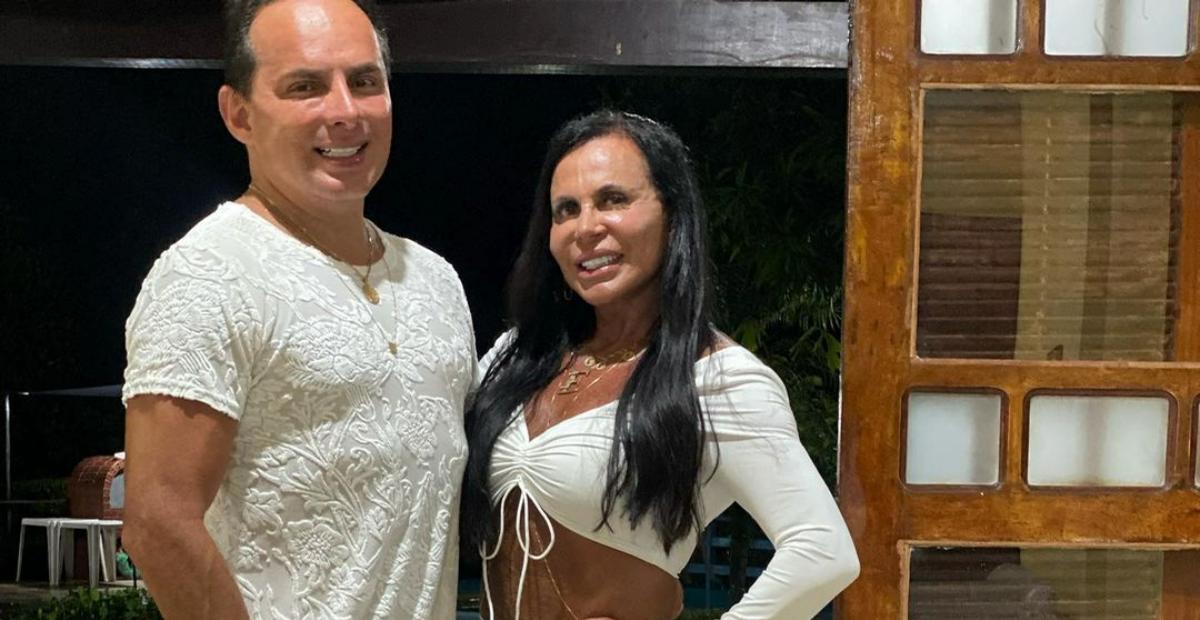 Gretchen se derrete ao postar clique do marido logo após acordar: ”Aqui do meu ladinho”